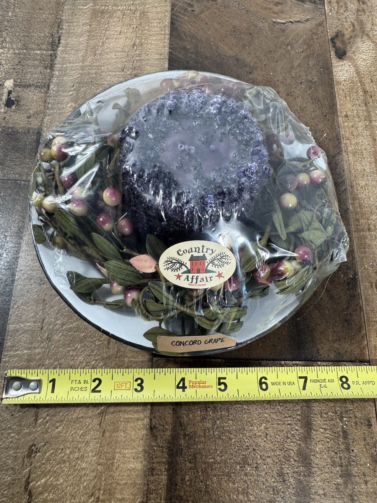 Country Affair -CONCORD GRAPE Candle w/ Wreath & White Metal Plate – Made Canada