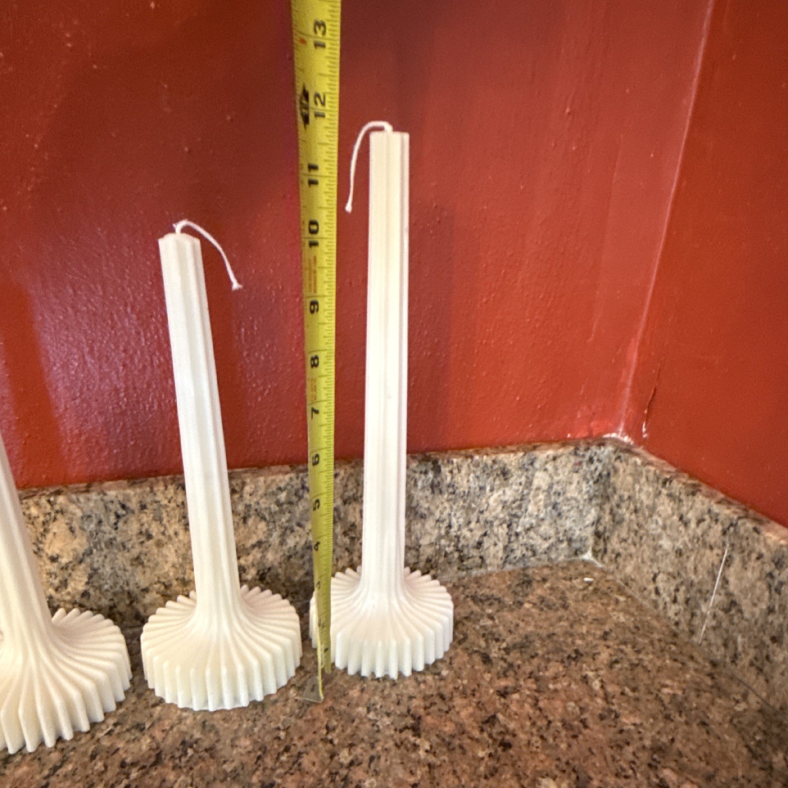 Set of 3 White Wax Asymmetrical Decorative Candles Modern Design Various Heights
