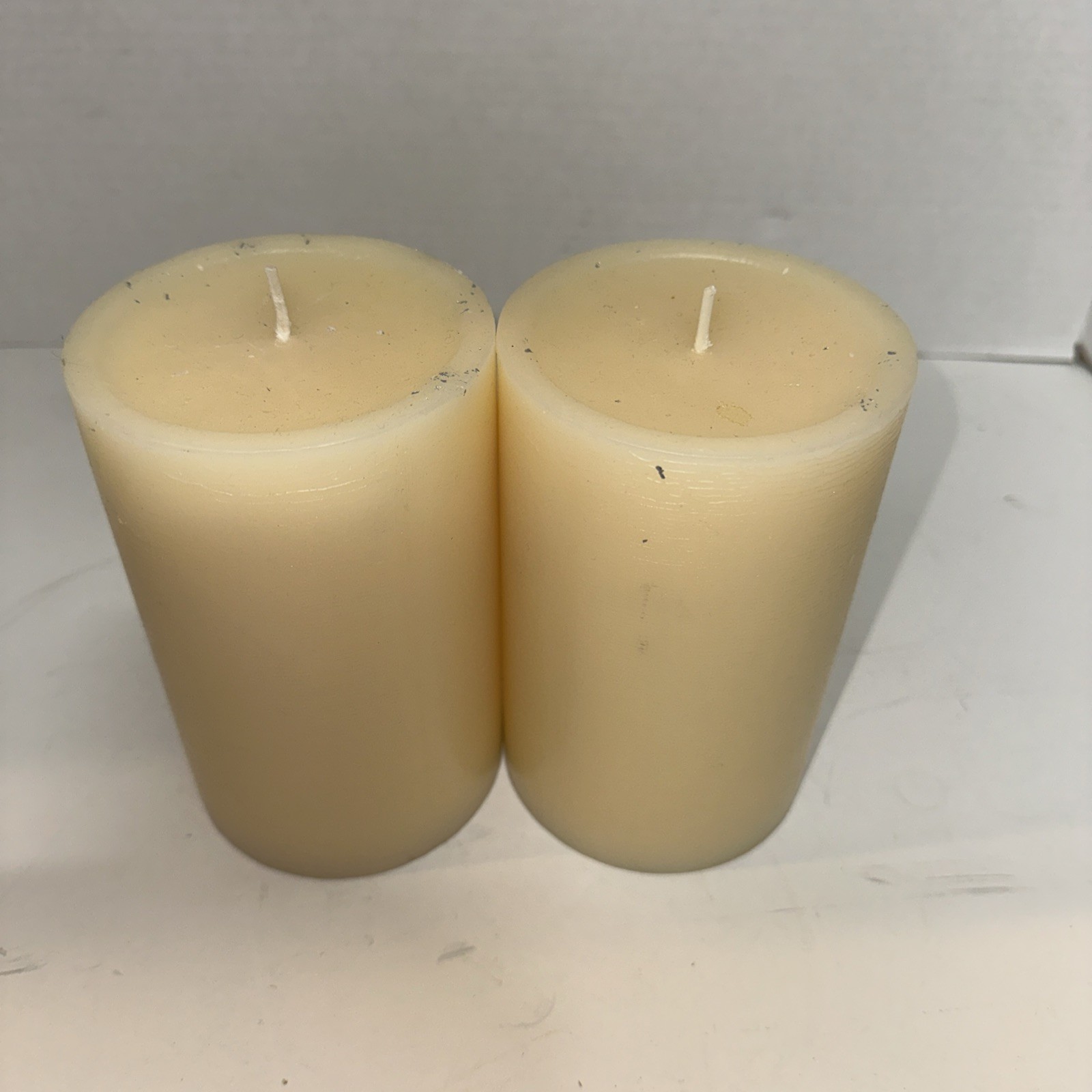 New Pier 1 Imports Lot of 2 Unscented Off-white LF1603 Pillar Candles 4″ x 6″