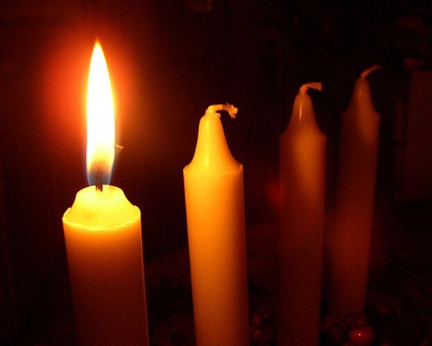 100% Beeswax Taper Candles Organic – 7.5 inches Tall, 3/4 inch Thick