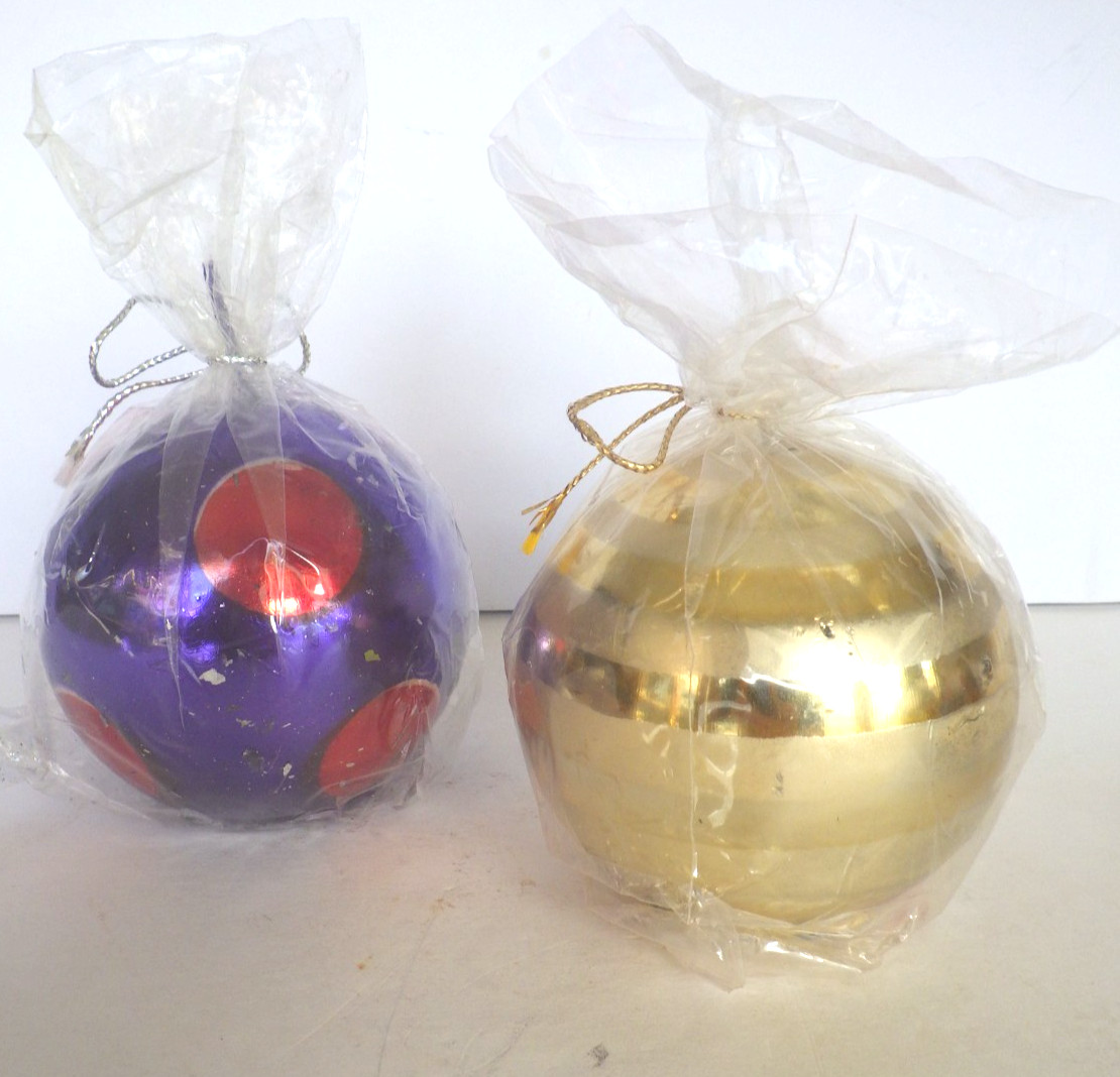 Crate & Barrel 3 1/2″ Christmas Ball Candles Set of 2 New Made in Italy