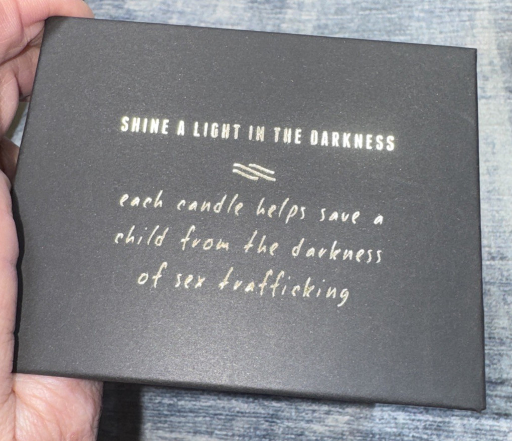 BENEVOLENCE LA ROSE & SANDALWOOD SOY CANDLE 220g NEW In Box