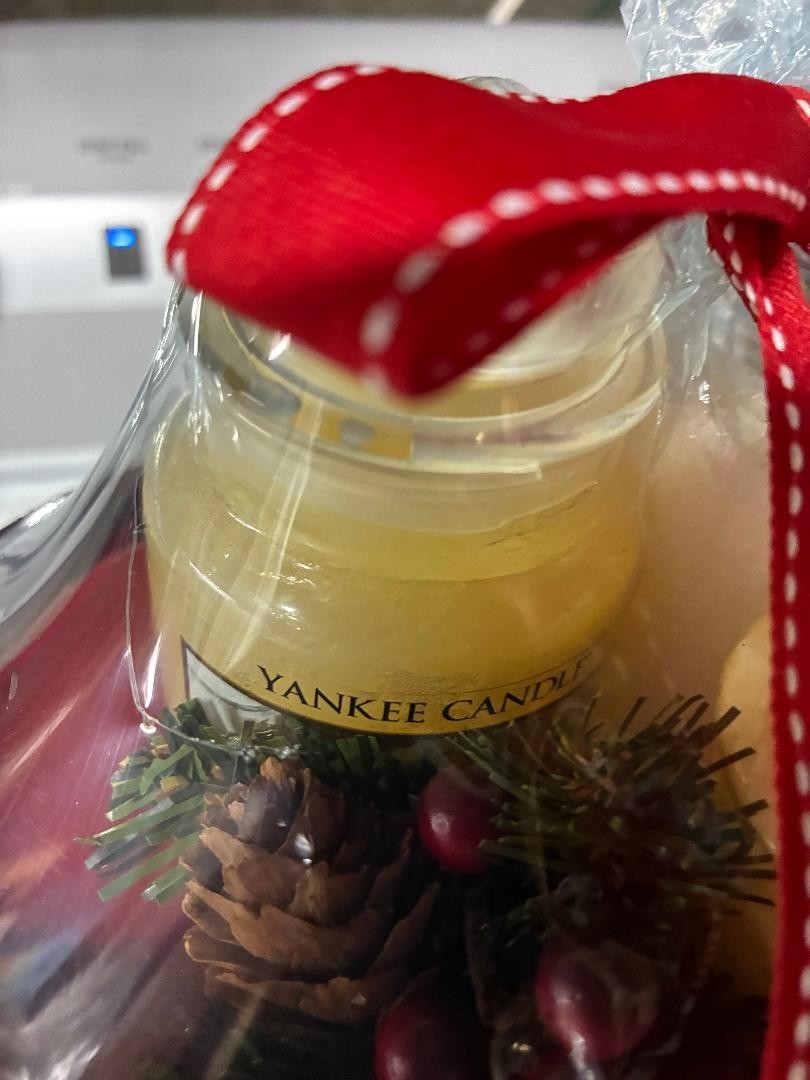 NEW in plastic! Yankee Candle set w a 3.7 oz candle, 2 votive candles, 1 holder