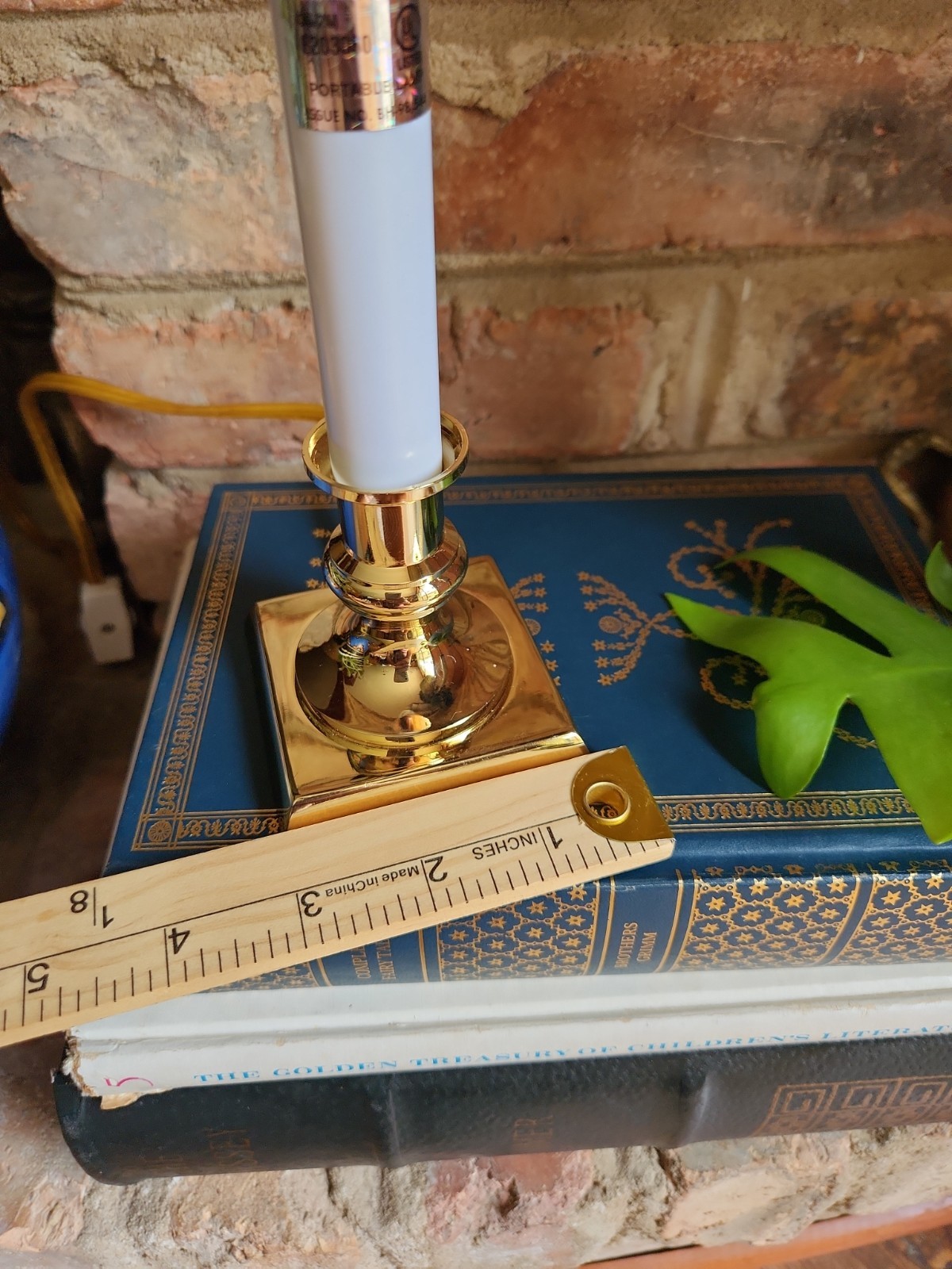 Vtg Electric Window Candle Lamp with Solid Brass Base On/Off Switch, W/ Bulb New