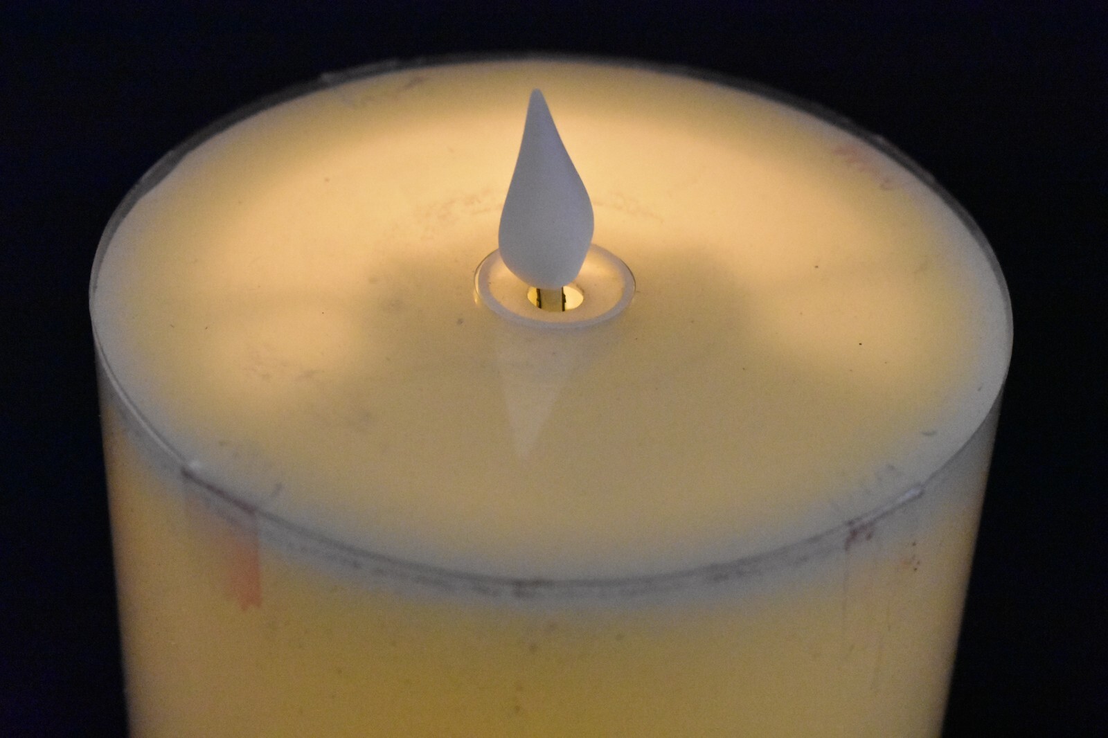 Pottery Barn Classic Flameless Faux Flickering Ivory Wax Pillar Candle 4″x7.75″