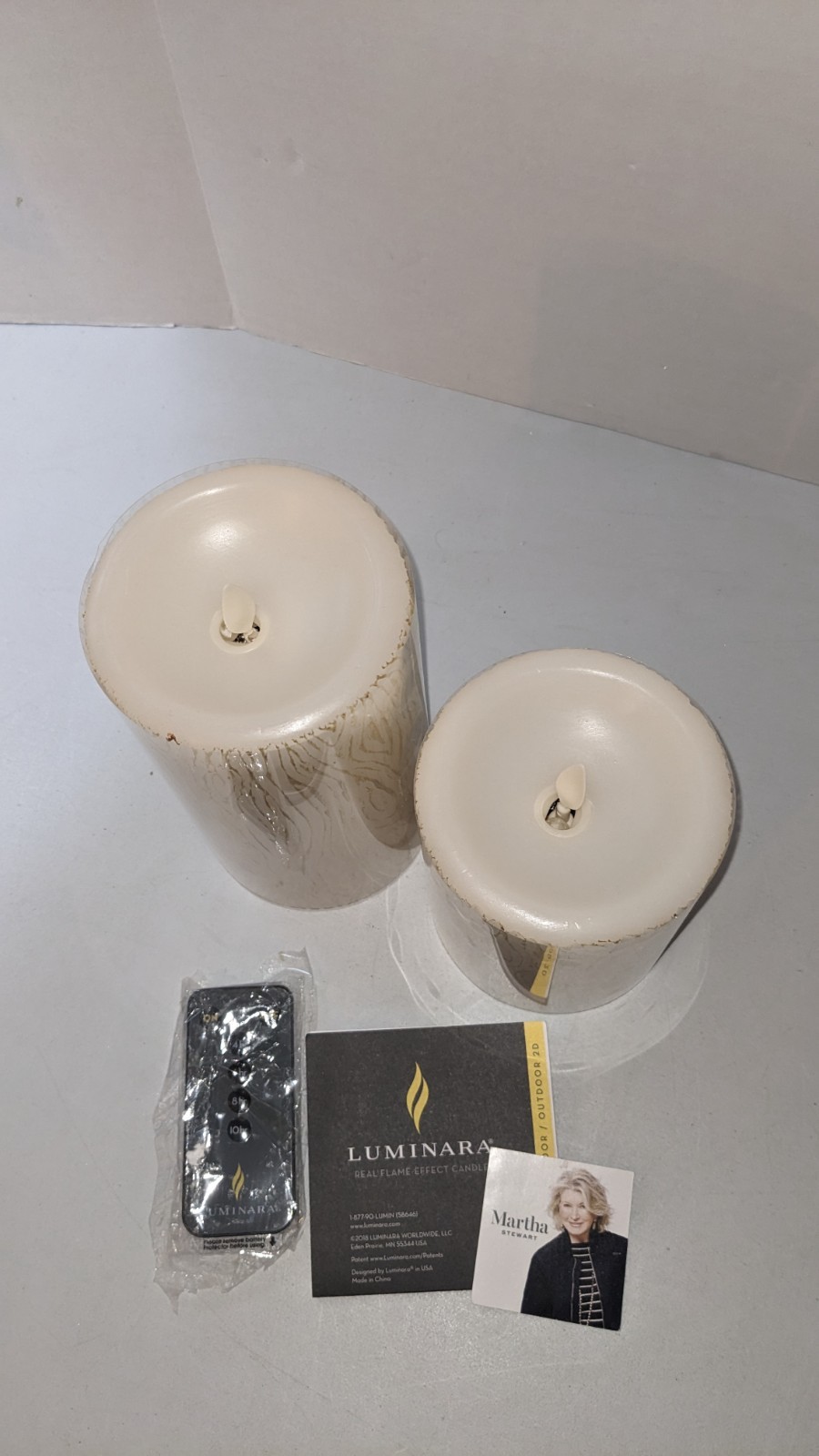 Martha Stewart LUMINARA 6″ & 4″ White Gold Pillar Candles Realistic Flame Remote
