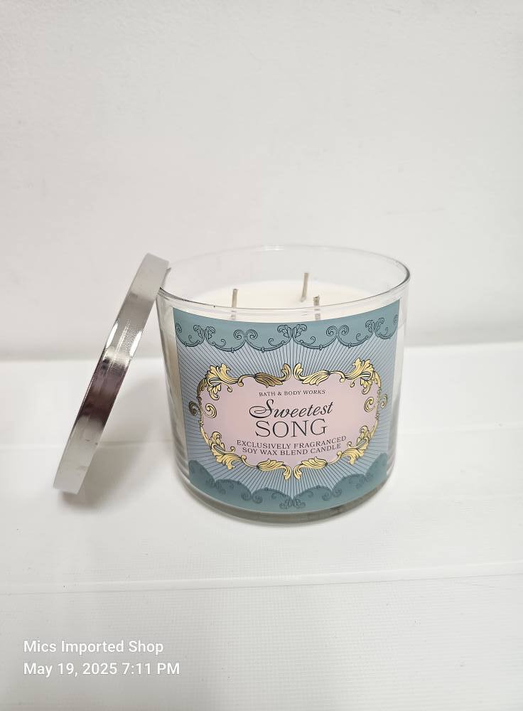 Bath & Body Works 3 Wick Scented Candle With Natural Essential Oils Pick Now