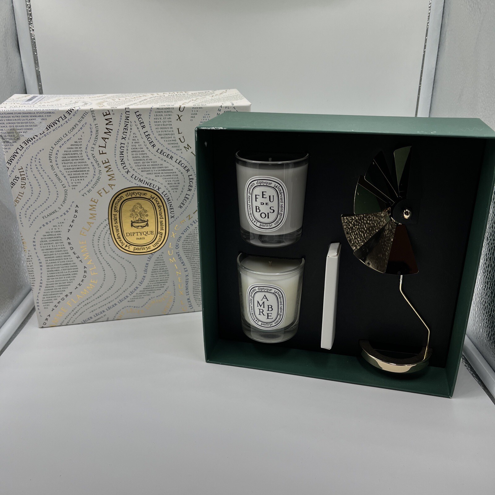 Diptyque Carousel Set With Two Candles: Ambre And Feu De Bois 2×2.4oz