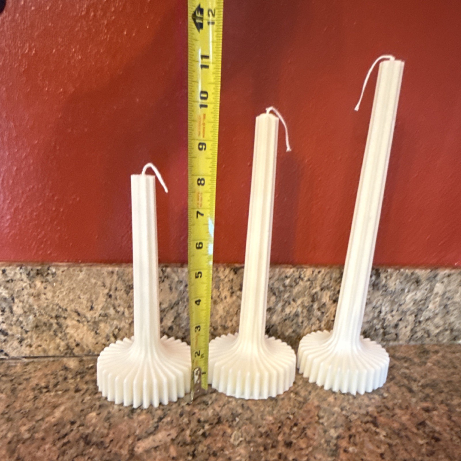 Set of 3 White Wax Asymmetrical Decorative Candles Modern Design Various Heights