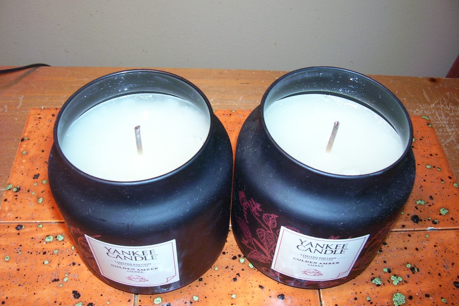 yankee candle 2-14.5oz JARS GOLDEN AMBER-BLACK JARS-RED ETCHING-REMOVABLE LABEL