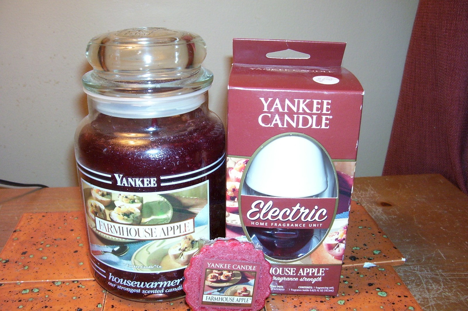 yankee candle 22oz JAR FARMHOUSE APPLE + BASE UNIT WITH REFILL + 1 TART