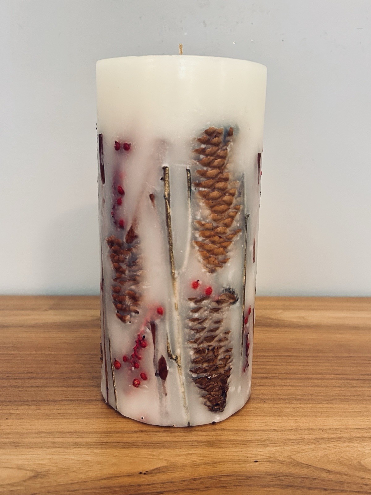 Pottery Barn Botanical Pillar Scented Candle Pinecone Berry Embedded Wax 4×8”