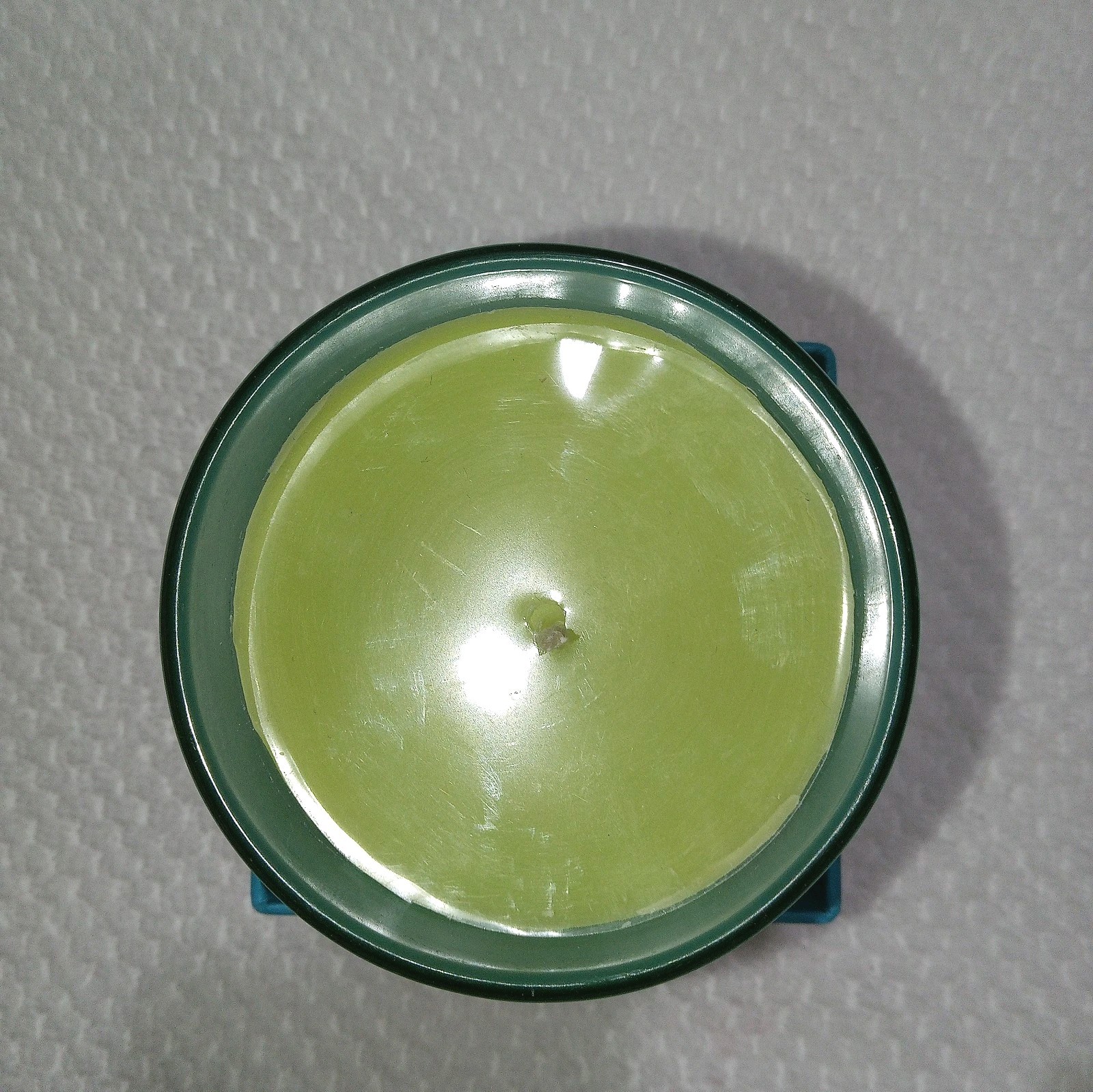 NEW Seaside Escape Scented Candle 7.7oz Burn Time 30 Hrs Made In India BlueGreen
