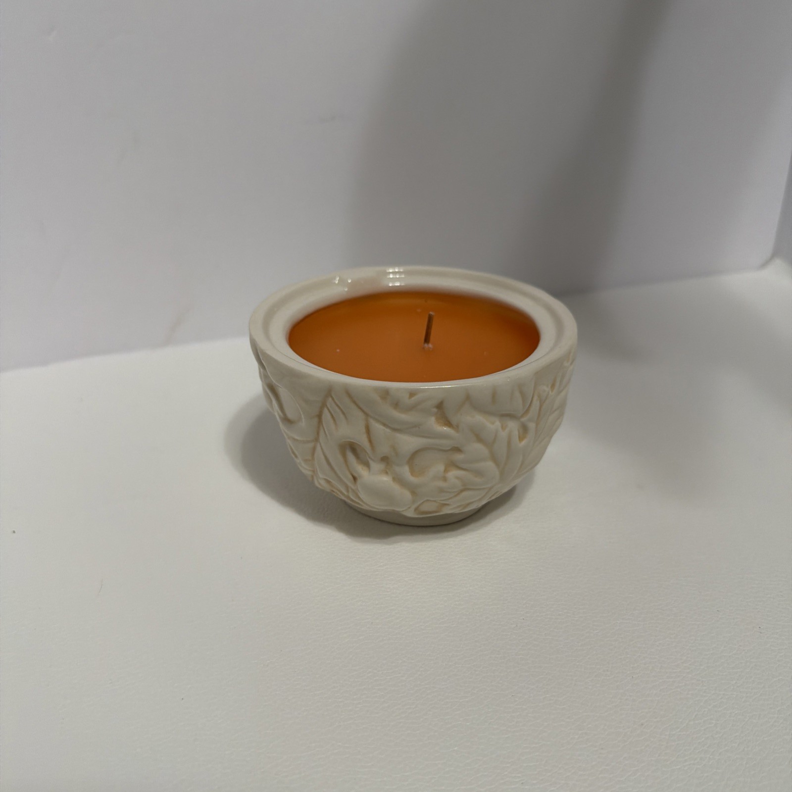 Hallmark Pumpkin spice Acorn Candle Oak Leaves Autumn Ceramic Jar w/Lid Used