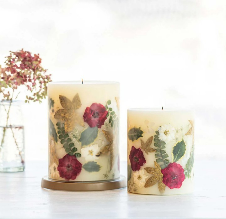 ROSY RINGS, WINTERBERRY FROST LUXURY MEDIUM BOTANICAL CANDLE, 6.5″ TALL, 200 HRS