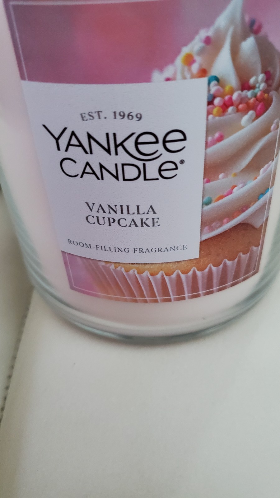 Brand New 22 oz Yankee Candle in Vanilla Cupcake