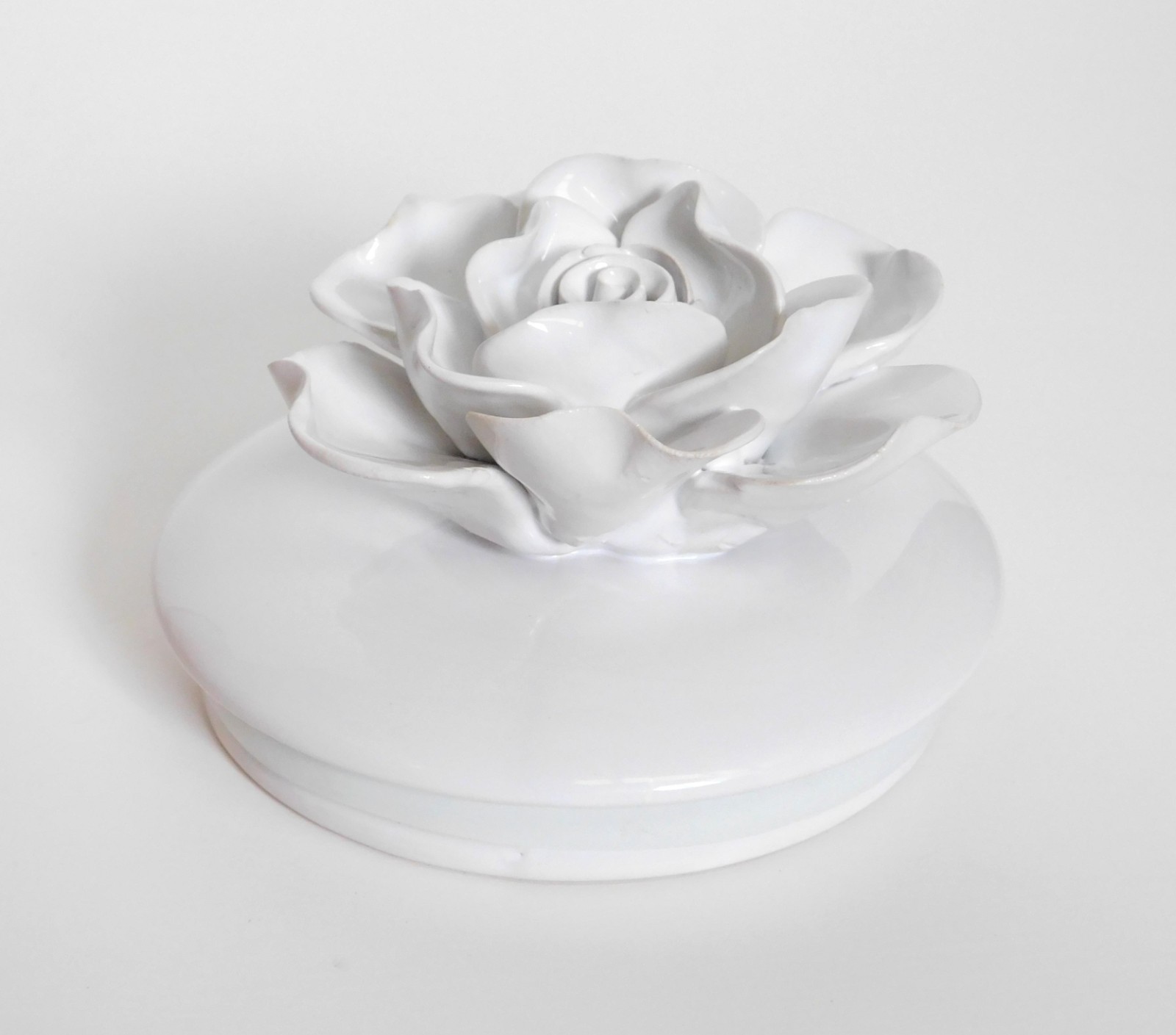 LightScapes Blooming Peony Candle 3 Wick, 18 oz, 30-55 Hours Burn Time