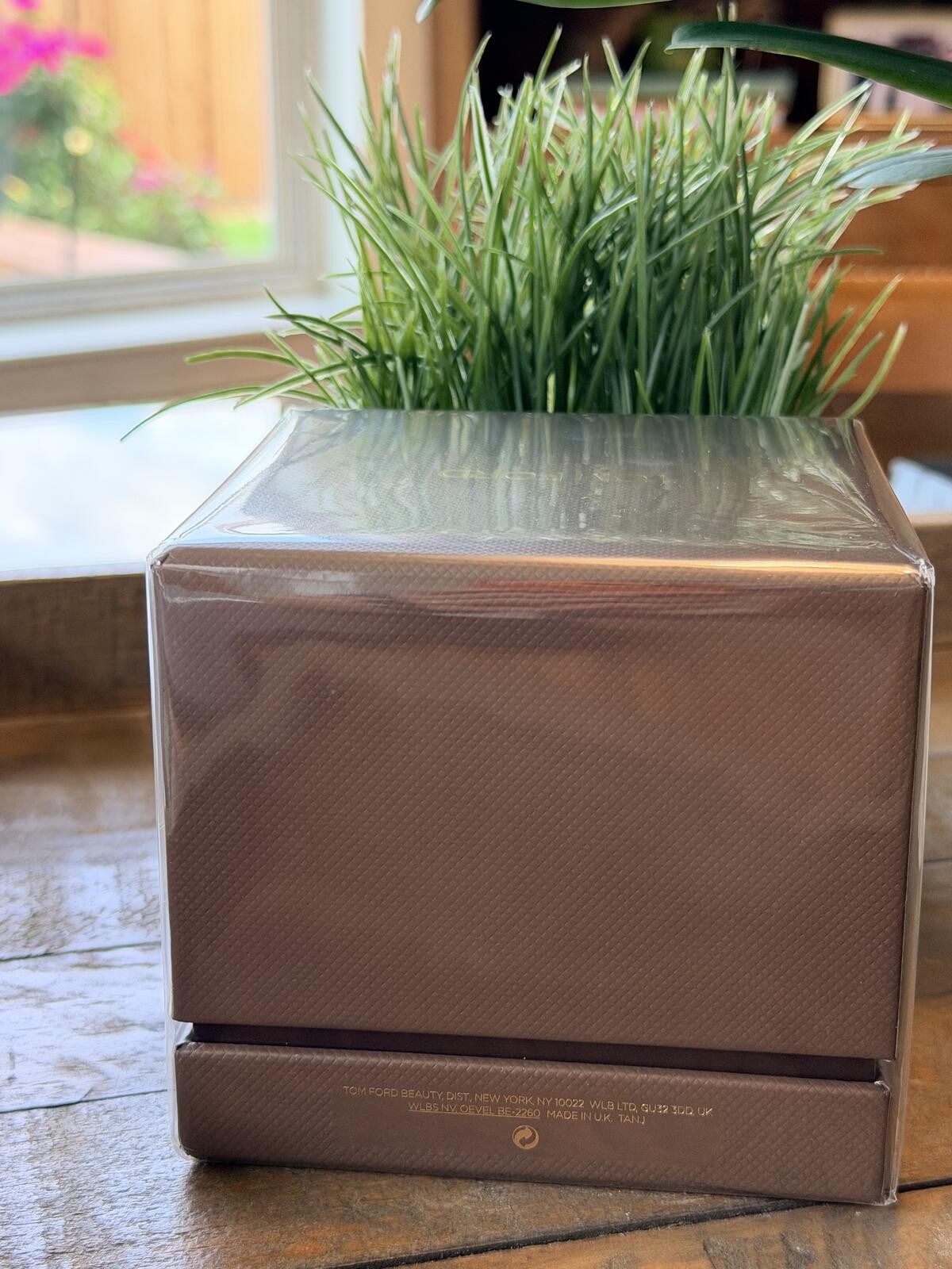 $140 Authentic Tom Ford Ébène Fumé Candle in Box H: 2.25″ / 6.3oz New & Sealed