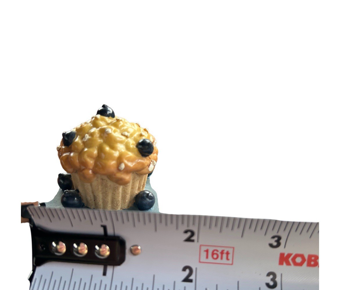 Yankee Candle Blueberry Muffin Small Candle And Blueberry Muffin Topper