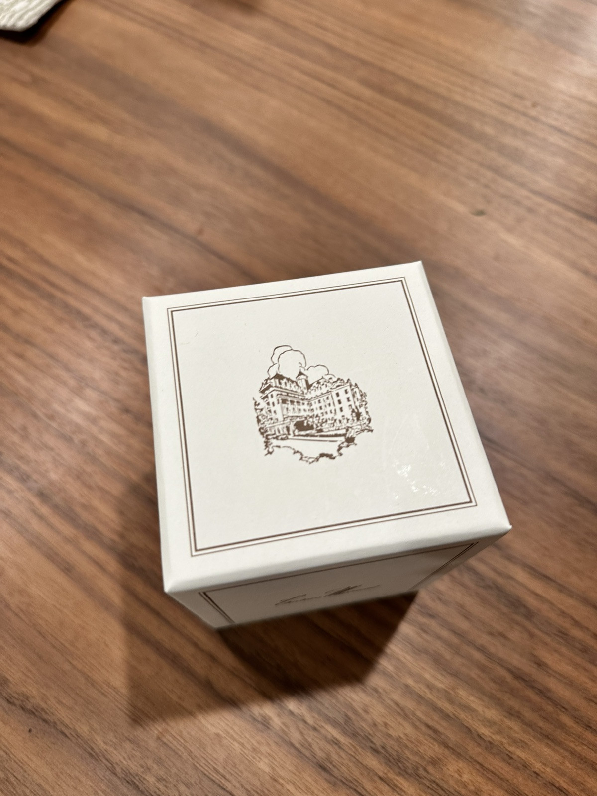New Chateau Marmont Hollywood 100% Authentic Luxury 8oz. Candle NEW Matches
