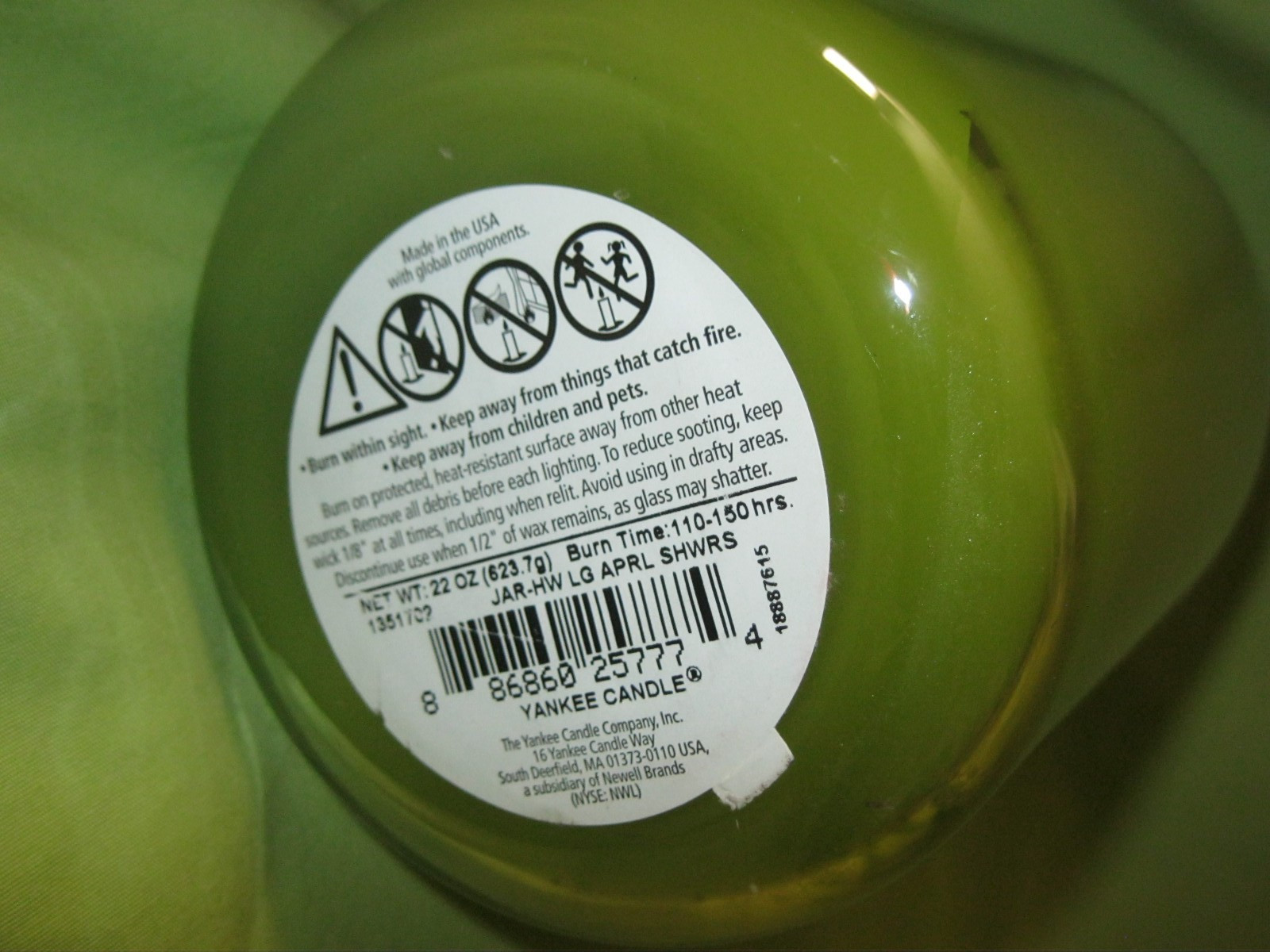 Discontinued Retired Scent YANKEE CANDLE Green 22 OZ Jar APRIL SHOWERS Scented