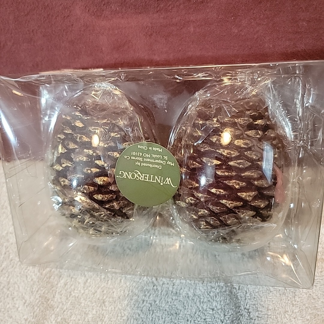 UNUSED WINTERSONG™ PINE CONE CANDLE, APP. 4 IN X 2 1/2 IN,