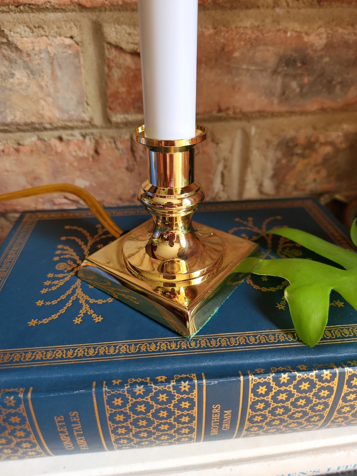 Vtg Electric Window Candle Lamp with Solid Brass Base On/Off Switch, W/ Bulb New