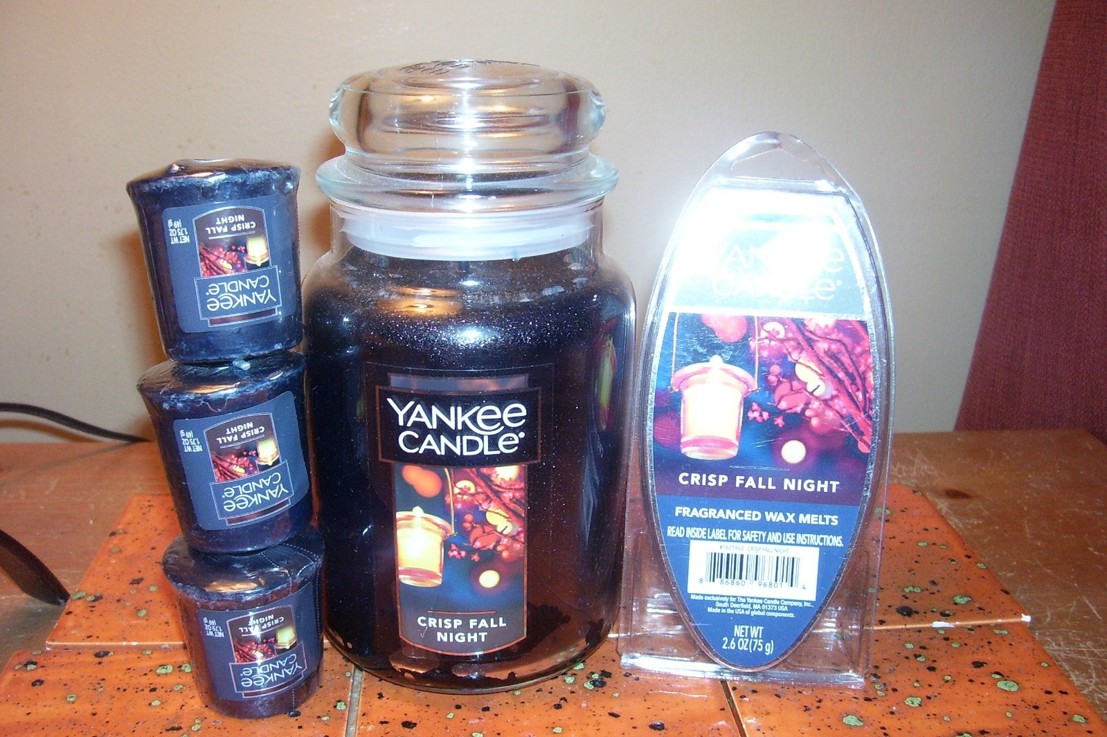 yankee candle 22oz JAR CRISP FALL NIGHT + 1 PKG WAX MELTS + 3 VOTIVES