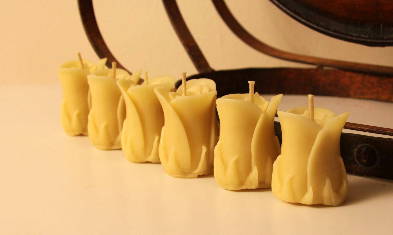 Handmade 100% Pure Beeswax Rose Shape Candles 100% Cotton Wick US made