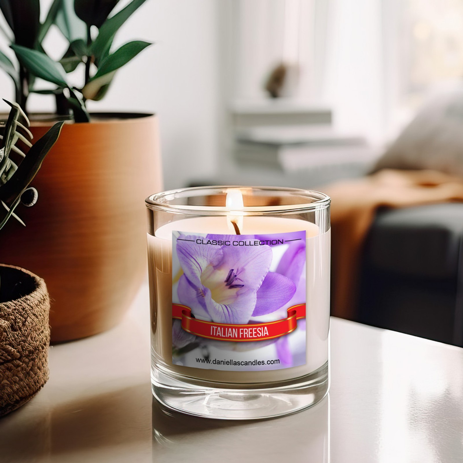 Daniella’s Candles Scented Classic Candle 11 oz NEW – ITALIAN FREESIA
