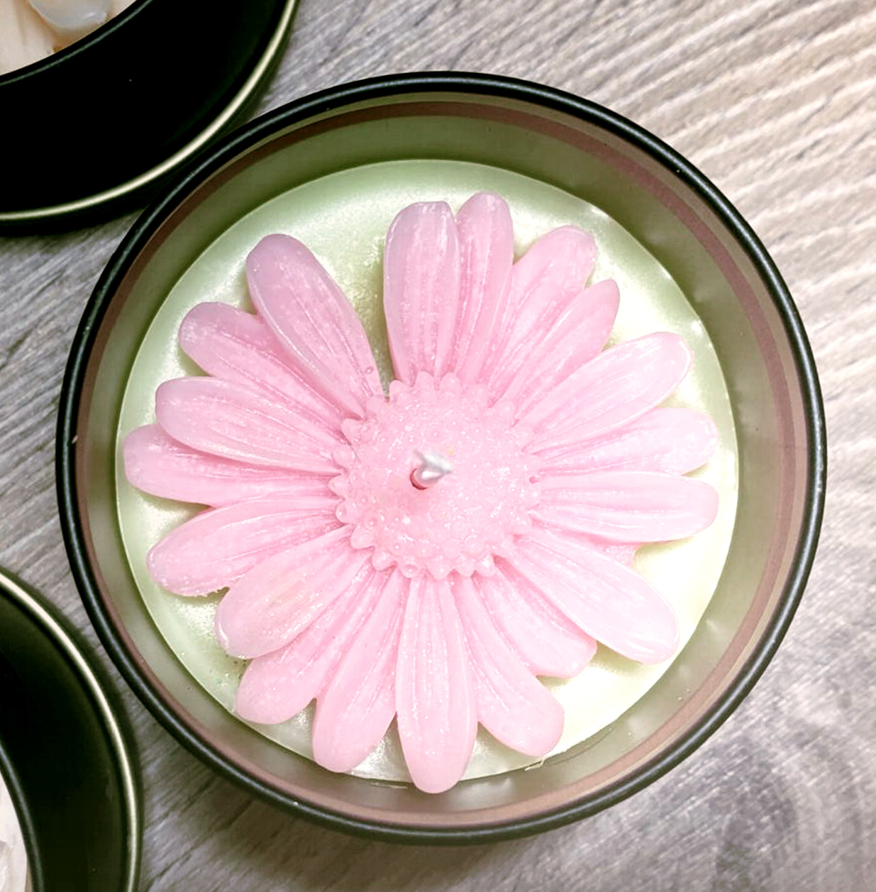 Handmade Flower Candles Made From Soywax In 4oz & 2oz Tins – Lightly Scented