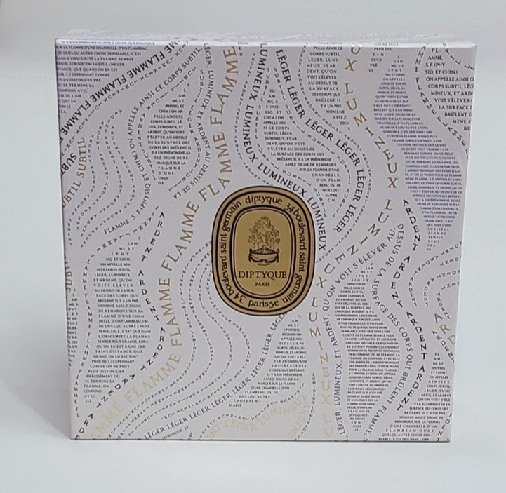 Diptyque Set of 2 Scented Candles with Carousel Feu de Bois & Ambre Limited Edit