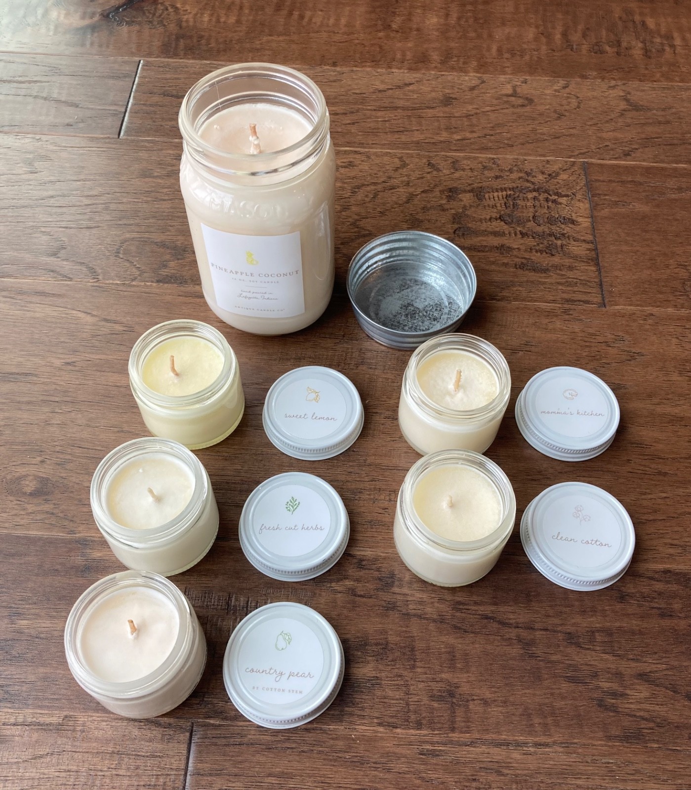ANTIQUE CANDLE CO. ASSORTED SCENT GIFT BOX 6 CANDLES 1- 16OZ. 5- 2OZ.