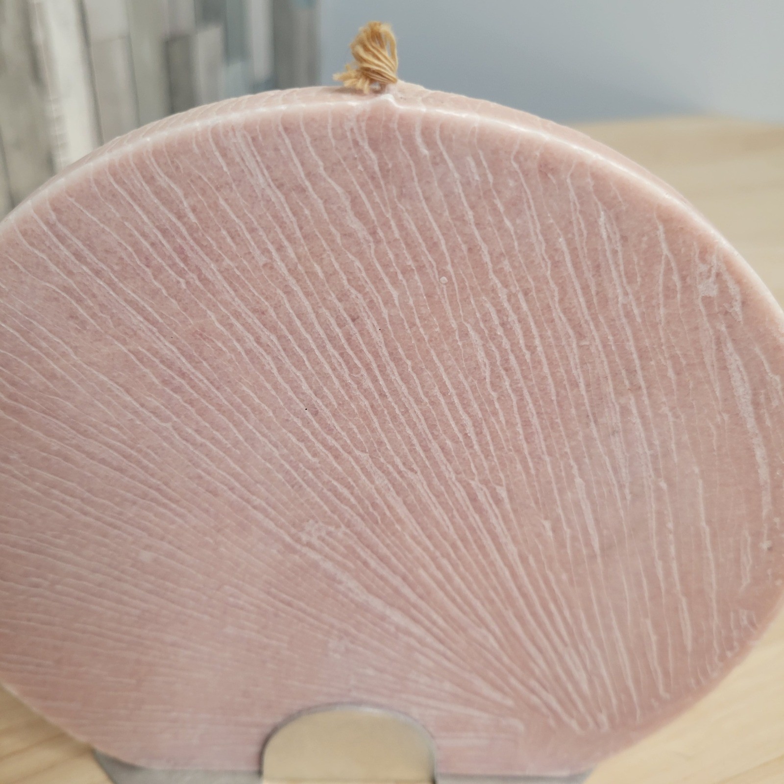 Klaner Geo Kerze Disc Candle with Aluminum Stand Pink Geometric Art Deco Austria