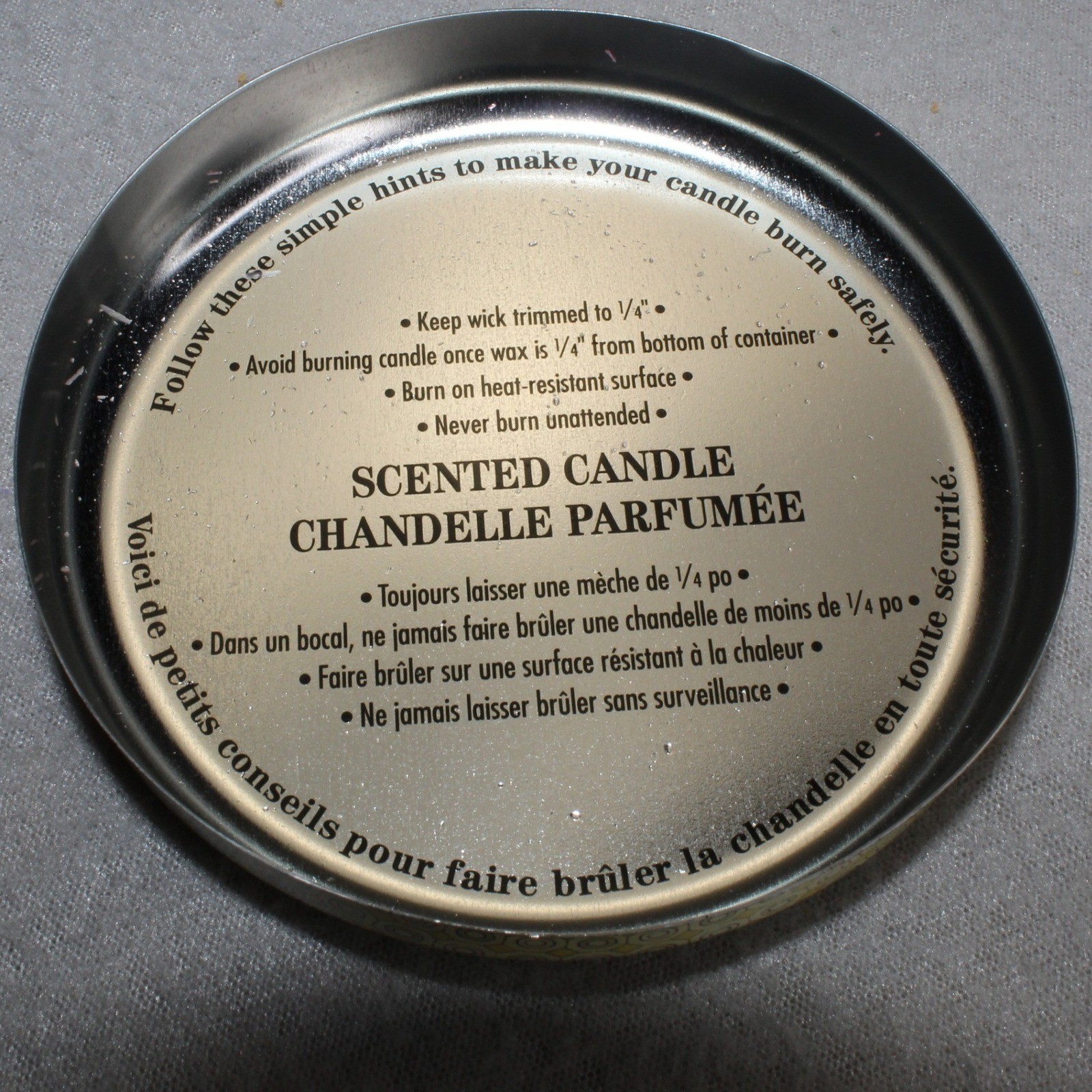 Hallmark Scented Candle Tin Red Mulberry Botanical Berry Round Decorative 6oz