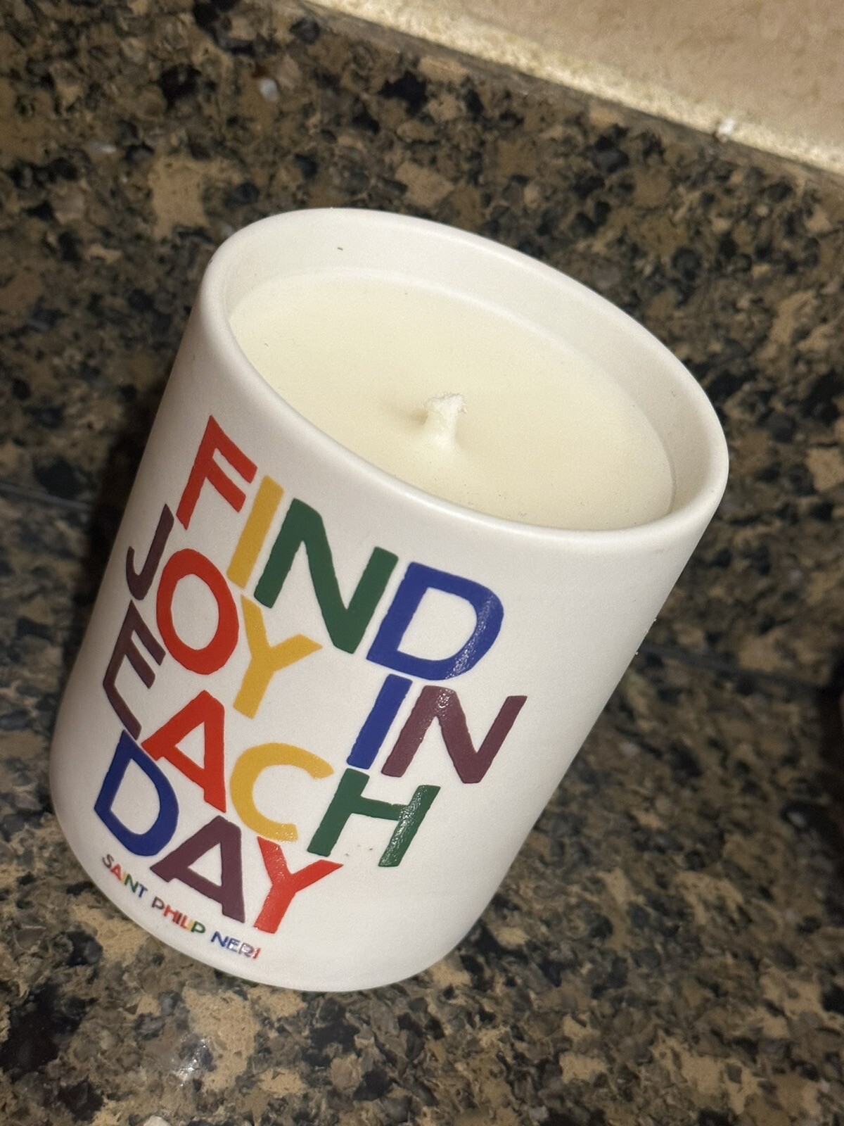 🌈 Quotable FIND JOY IN EACH DAY Quote Candle RAINBOW PRIDE 🌈