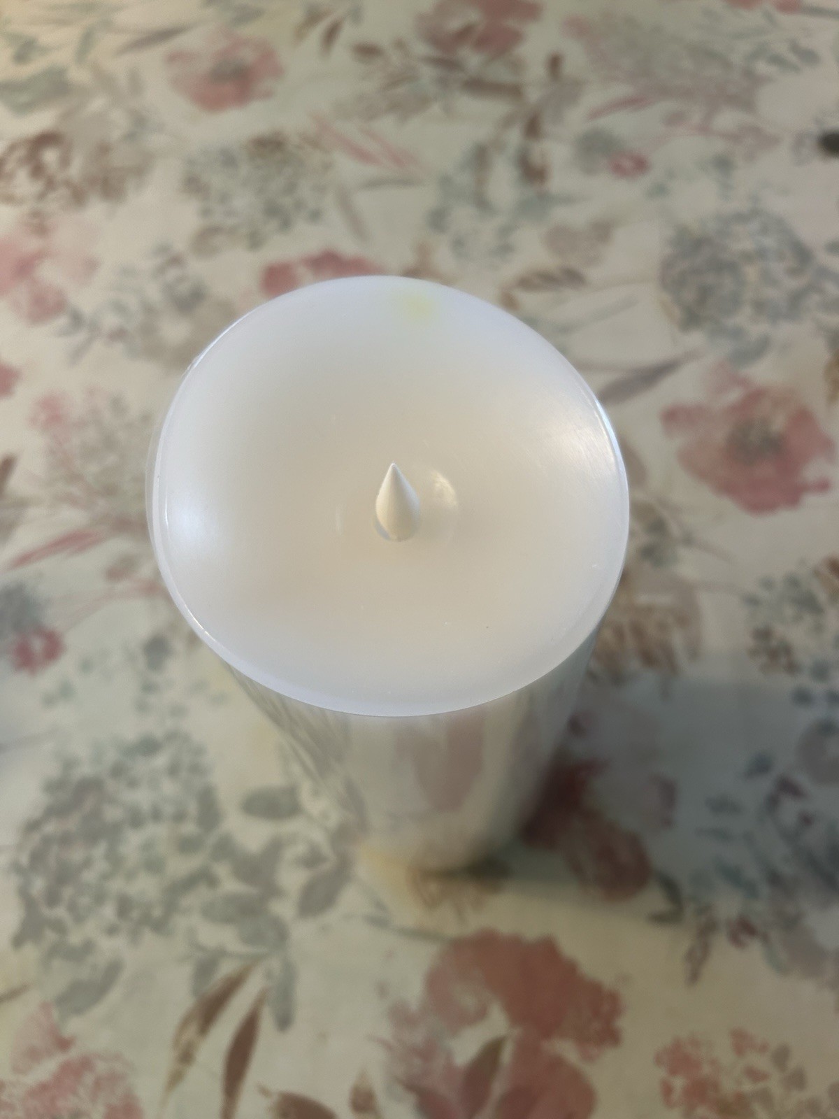 MOVING FLAME FLAMELESS PILLAR CANDLE Dia 4 x H10 inches White Motion Softflame