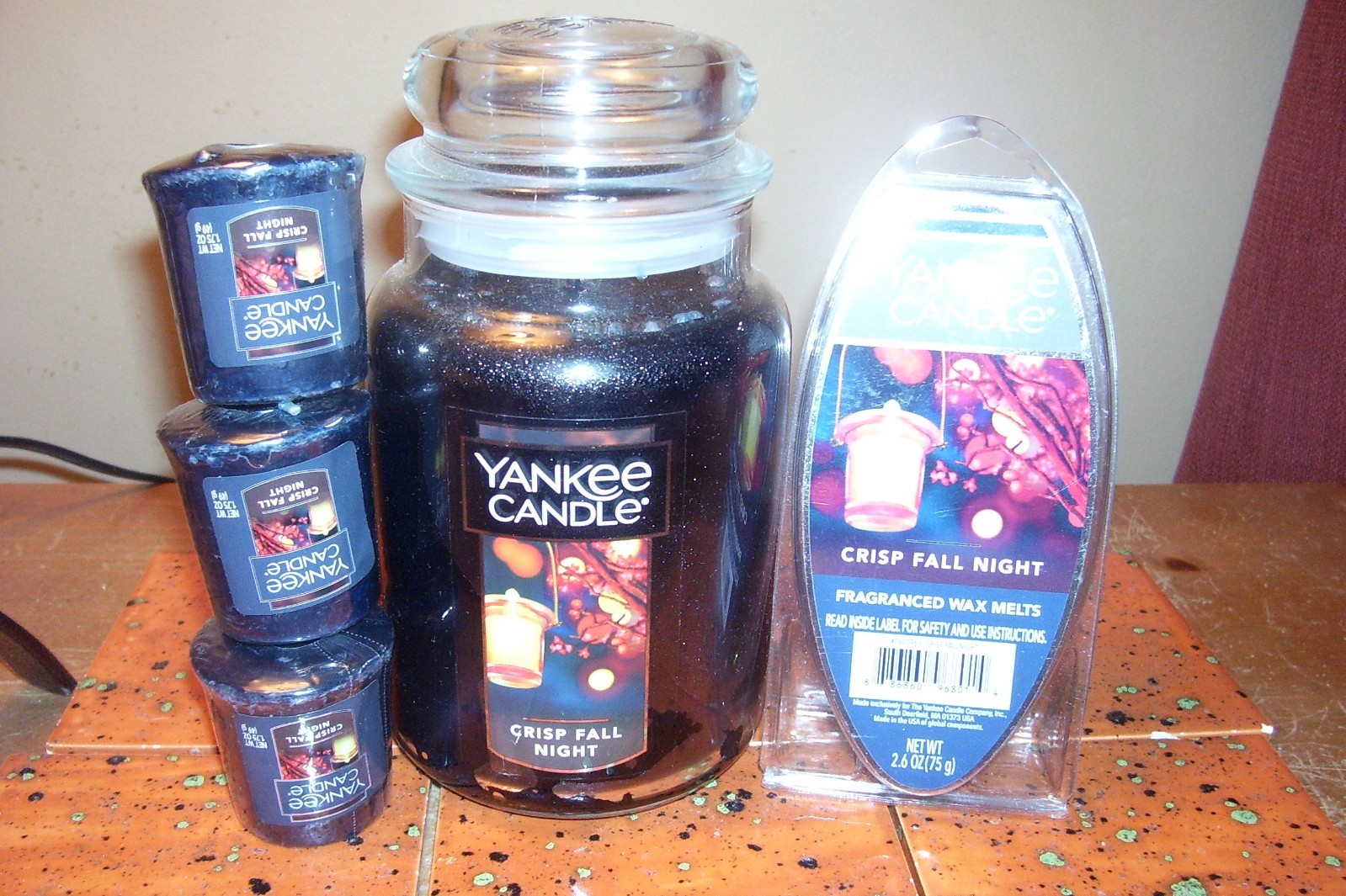 yankee candle 22oz JAR CRISP FALL NIGHT + 1 PKG WAX MELTS + 3 VOTIVES