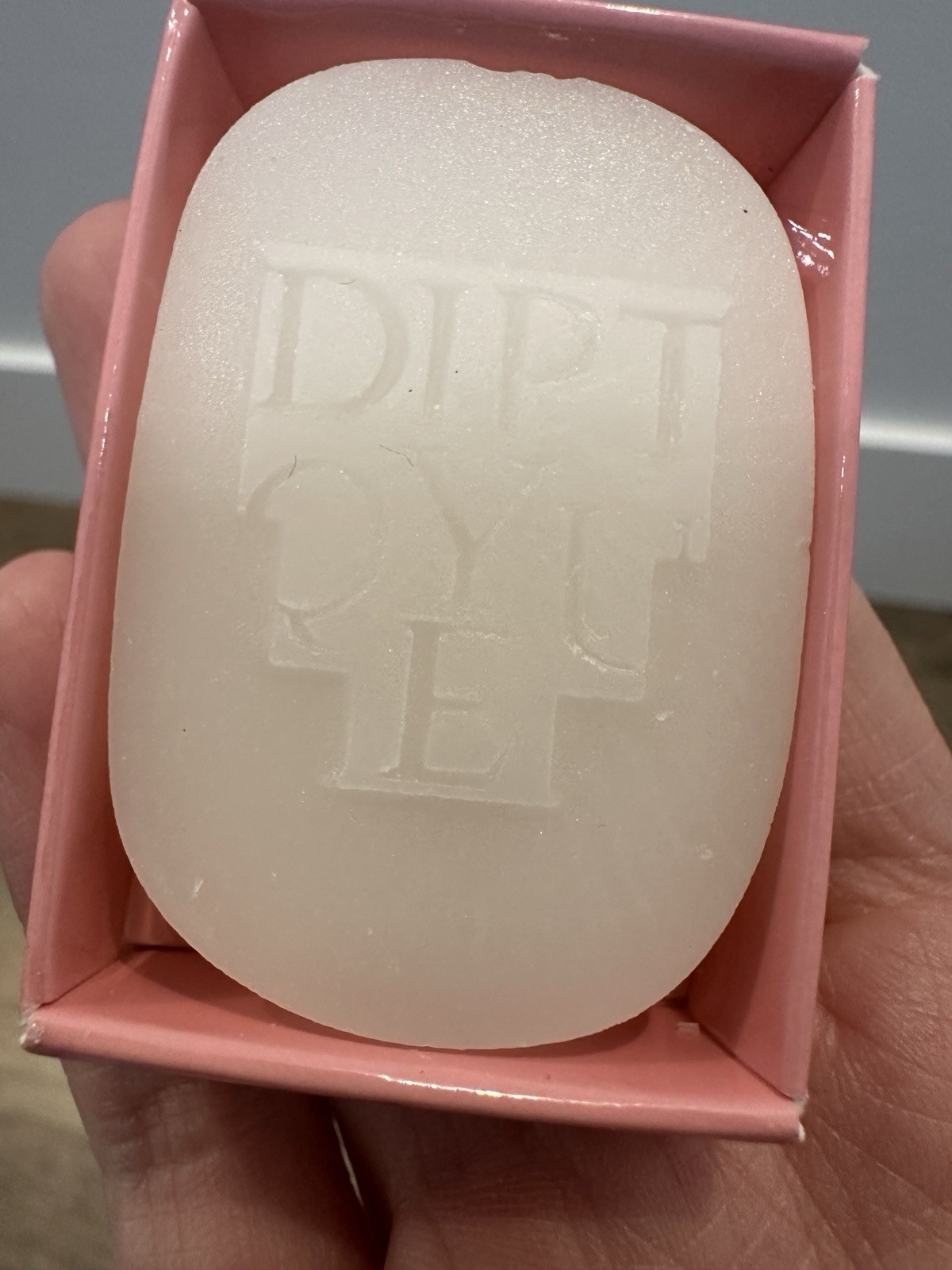 Diptyque Roses Scented Oval Mini 10g | Perfumed Oval