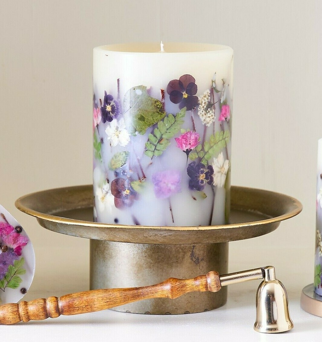 ROSY RINGS, BLACK CURRANT & BAY HOLIDAY LUXURY BOTANICAL CANDLE, 5.5″ TALL, NEW