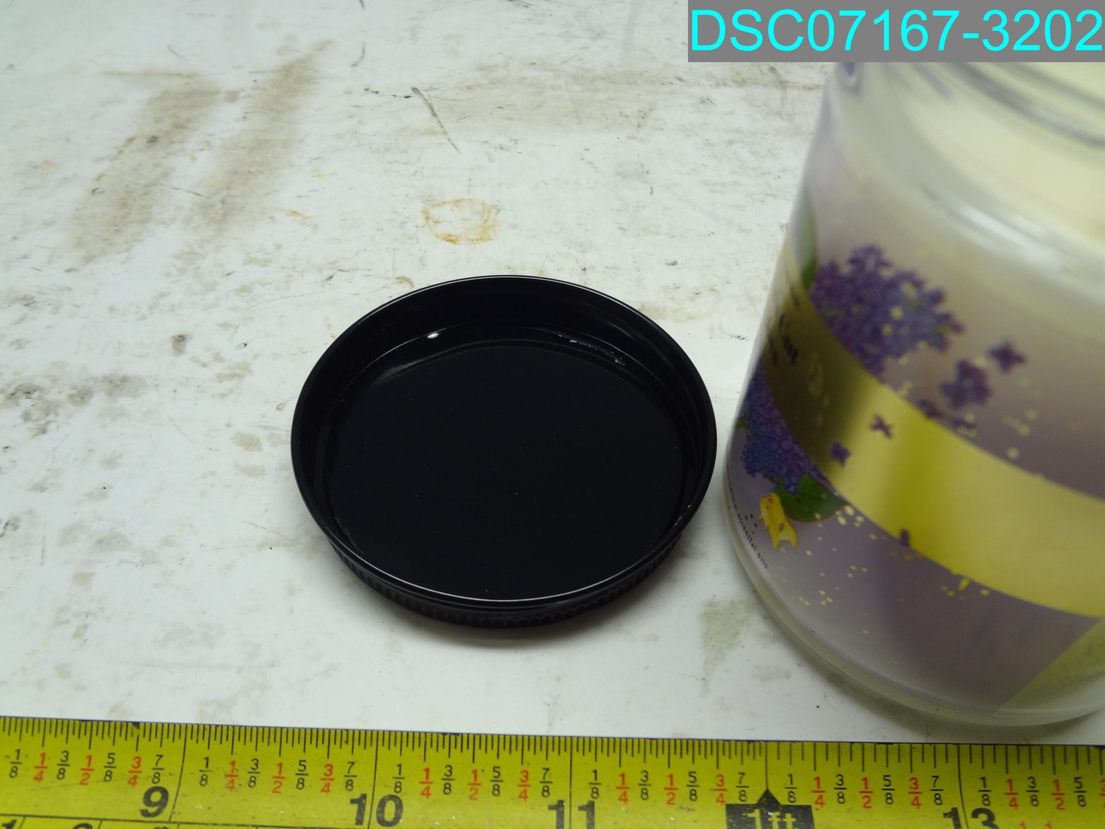 Fresh Cut Lilacs 7 oz Single Wick Candle 25-45 hrs Bath&Body Works 0667556623703