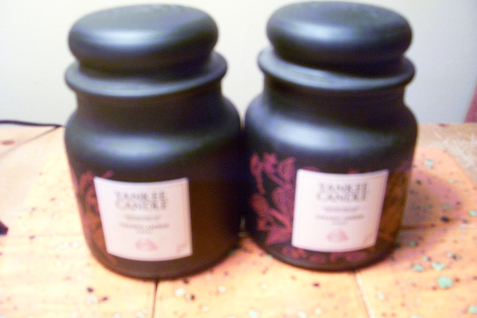 yankee candle 2-14.5oz JARS GOLDEN AMBER-BLACK JARS-RED ETCHING-REMOVABLE LABEL