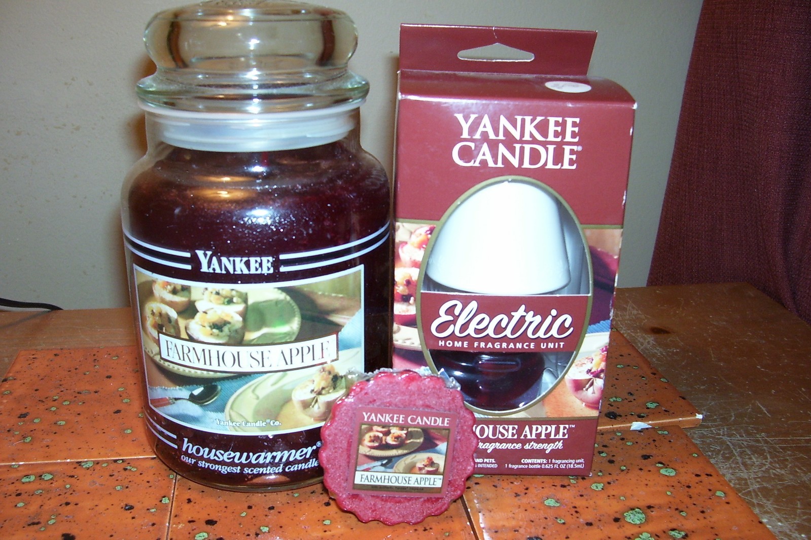 yankee candle 22oz JAR FARMHOUSE APPLE + BASE UNIT WITH REFILL + 1 TART