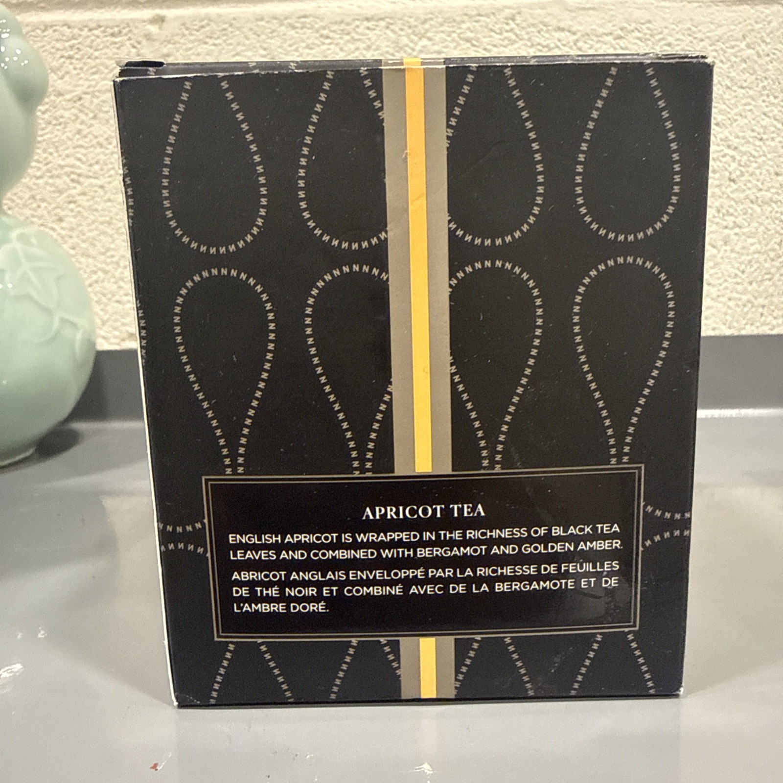 NEW NEST New York APRICOT TEA Classic Candle 8.1 oz / 230g RARE Discontinued