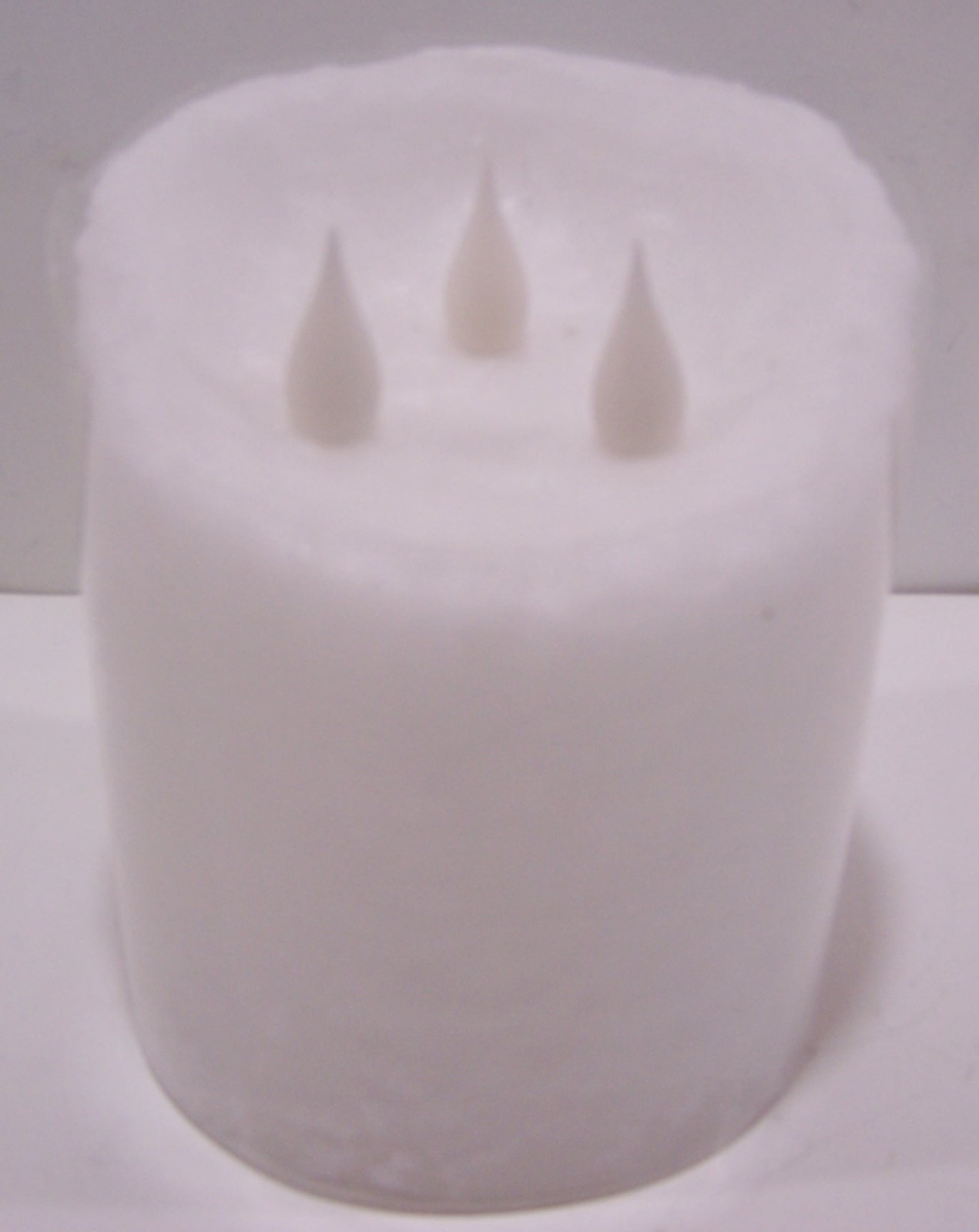 Flameless LED Battery Operated Pillar Candle – 3 Wick 5″x 4″ Snowy Frosted White