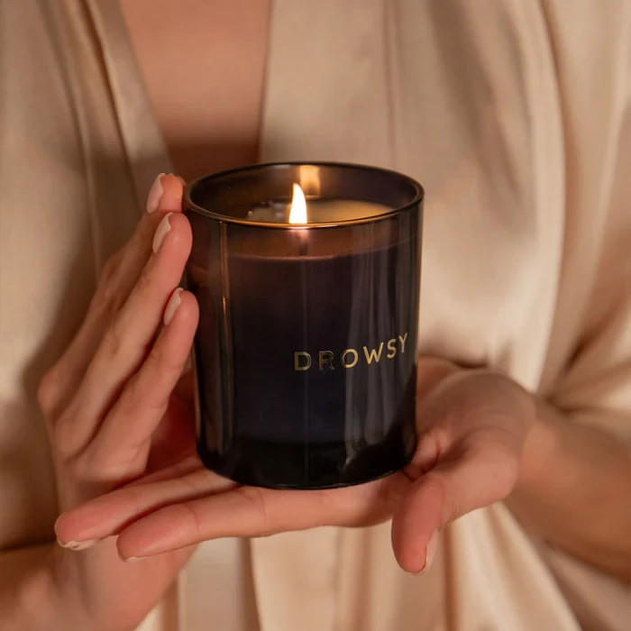 Drowsy – The Sleep Candle 220g / 7.76oz 30 Hr Avg. Burn Time Bougie Parfumee