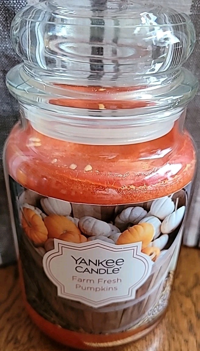 Yankee Candle FARM FRESH PUMPKINS 22 oz Large Jar Candle