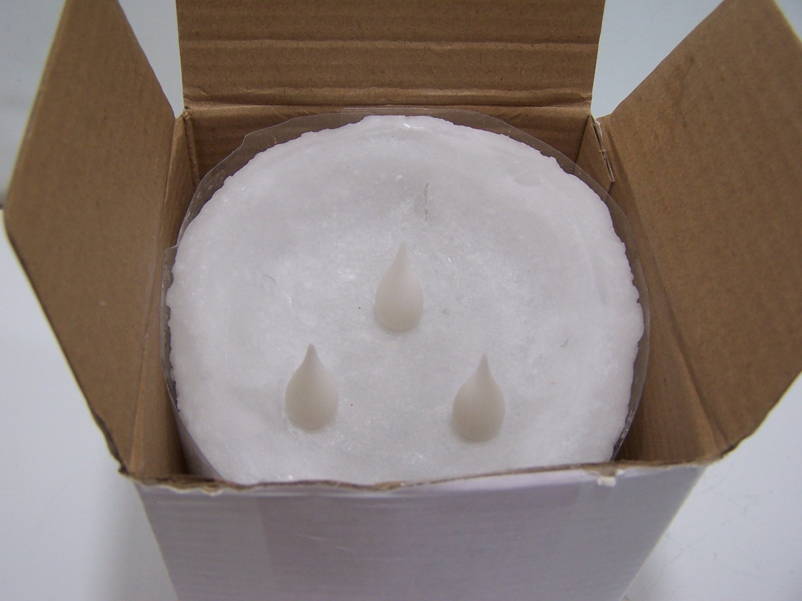 Flameless LED Battery Operated Pillar Candle – 3 Wick 5″x 4″ Snowy Frosted White