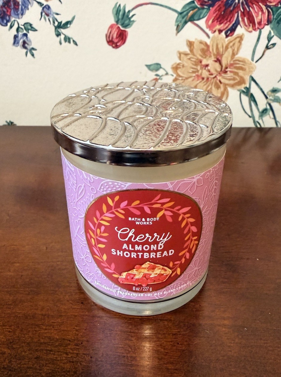 New Bath & Body Works CHERRY ALMOND SHORTBREAD 1-Wick 8 Oz Candle Never Burned