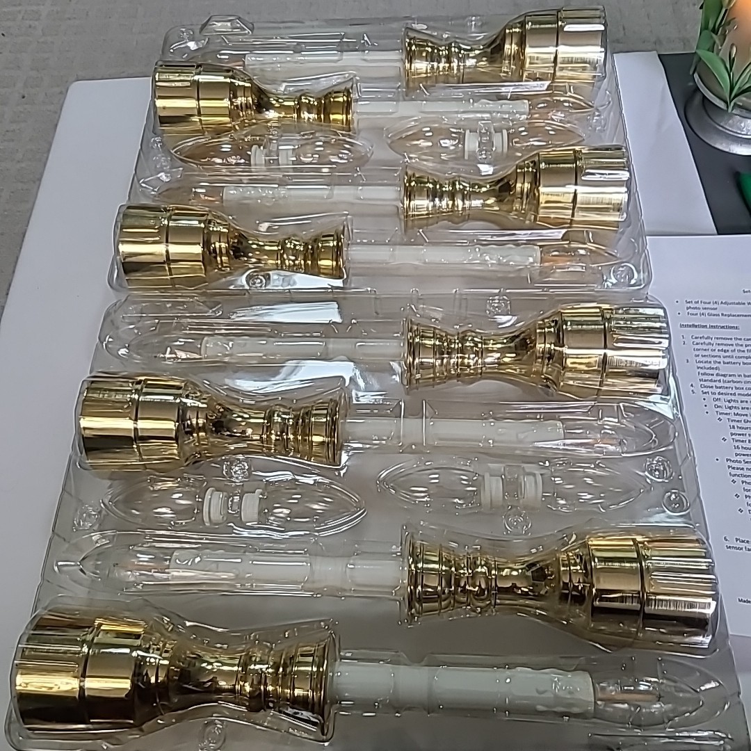 NIB 8 Bethlehem Lights Premium Brass Tone Cordless Timer Window Candles